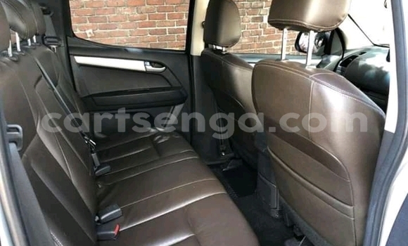 Nunua Ilio tumika Isuzu KB Silver Gari ndani ya Ezulwini nchini Hhohho Nunua Ilio tumika Isuzu KB Silver Gari ndani ya Ezulwini nchini Hhohho