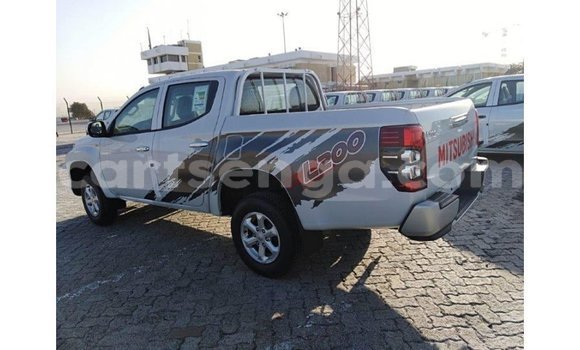 Nunua Imported Mitsubishi L200 White Gari ndani ya Import - Dubai nchini Hhohho Nunua Imported Mitsubishi L200 White Gari ndani ya Import - Dubai nchini Hhohho