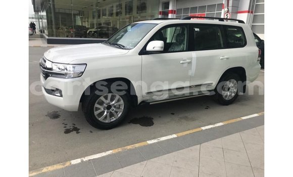 Buy Import Toyota Land Cruiser White Car in Import - Dubai in Hhohho Buy Import Toyota Land Cruiser White Car in Import - Dubai in Hhohho