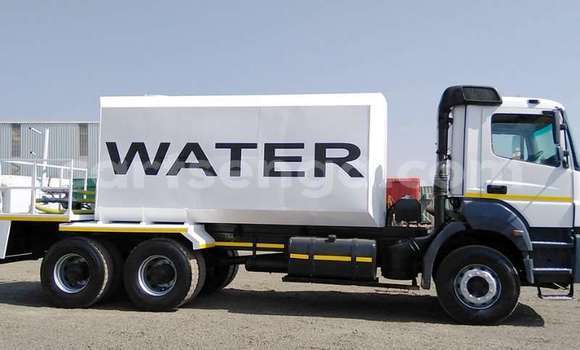 Medium with watermark mercedes benz water bowser mercedes benz 3335 16 000 litre water bowser 2012 id 64187776 type main