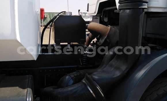 Nunua Ilio tumika Mercedes‒Benz 3331 White Lori ndani ya Manzini nchini Manzini Nunua Ilio tumika Mercedes‒Benz 3331 White Lori ndani ya Manzini nchini Manzini