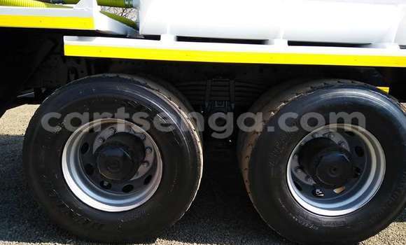 Nunua Ilio tumika Mercedes‒Benz 3331 White Lori ndani ya Manzini nchini Manzini Nunua Ilio tumika Mercedes‒Benz 3331 White Lori ndani ya Manzini nchini Manzini