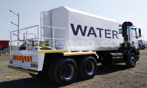 Nunua Ilio tumika Mercedes‒Benz 3331 White Lori ndani ya Manzini nchini Manzini Nunua Ilio tumika Mercedes‒Benz 3331 White Lori ndani ya Manzini nchini Manzini