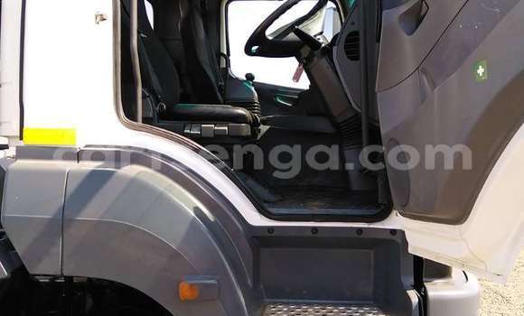 Nunua Ilio tumika Mercedes‒Benz 3331 White Lori ndani ya Manzini nchini Manzini Nunua Ilio tumika Mercedes‒Benz 3331 White Lori ndani ya Manzini nchini Manzini