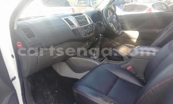 Nunua Ilio tumika Toyota Hilux White Gari ndani ya Manzini nchini Manzini Nunua Ilio tumika Toyota Hilux White Gari ndani ya Manzini nchini Manzini