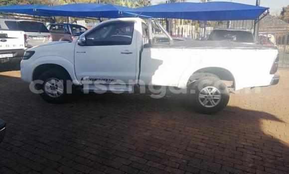 Nunua Ilio tumika Toyota Hilux White Gari ndani ya Manzini nchini Manzini Nunua Ilio tumika Toyota Hilux White Gari ndani ya Manzini nchini Manzini