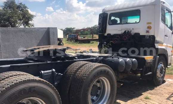 Nunua Ilio tumika Nissan UD White Lori ndani ya Hlatikulu nchini Wilaya ya Shiselweni Nunua Ilio tumika Nissan UD White Lori ndani ya Hlatikulu nchini Wilaya ya Shiselweni