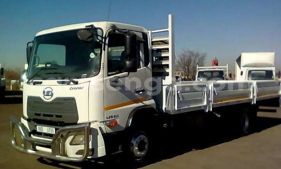 Nunua Ilio tumika Nissan UD White Lori ndani ya Hlatikulu nchini Wilaya ya Shiselweni Nunua Ilio tumika Nissan UD White Lori ndani ya Hlatikulu nchini Wilaya ya Shiselweni