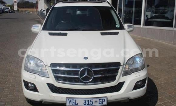Buy Used Mercedes‒Benz ML–Class White Car in Hlatikulu in Shiselweni District Buy Used Mercedes‒Benz ML–Class White Car in Hlatikulu in Shiselweni District