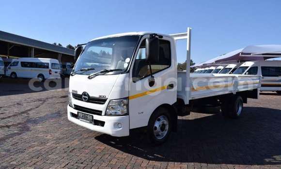 Acheter Occasion Utilitaire Hino 300 Series Blanc à Mbabane, Manzini Acheter Occasion Utilitaire Hino 300 Series Blanc à Mbabane, Manzini