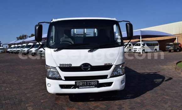 Acheter Occasion Utilitaire Hino 300 Series Blanc à Mbabane, Manzini Acheter Occasion Utilitaire Hino 300 Series Blanc à Mbabane, Manzini