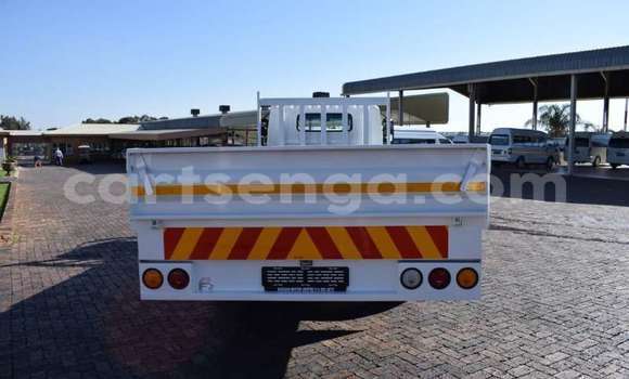 Acheter Occasion Utilitaire Hino 300 Series Blanc à Mbabane, Manzini Acheter Occasion Utilitaire Hino 300 Series Blanc à Mbabane, Manzini