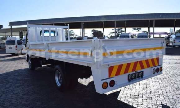 Acheter Occasion Utilitaire Hino 300 Series Blanc à Mbabane, Manzini Acheter Occasion Utilitaire Hino 300 Series Blanc à Mbabane, Manzini