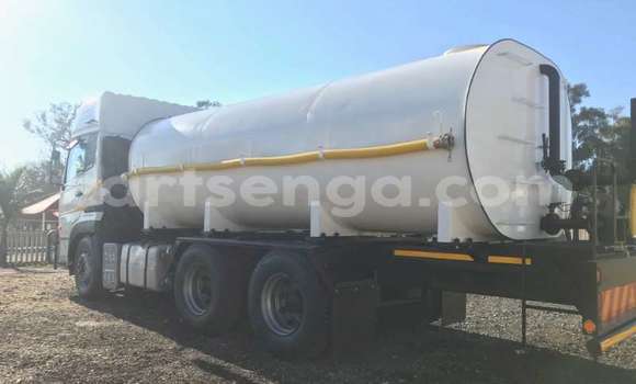 Nunua Ilio tumika Nissan UD White Lori ndani ya Hlatikulu nchini Wilaya ya Shiselweni Nunua Ilio tumika Nissan UD White Lori ndani ya Hlatikulu nchini Wilaya ya Shiselweni