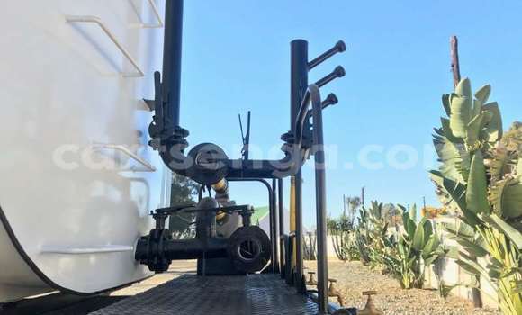 Nunua Ilio tumika Nissan UD White Lori ndani ya Hlatikulu nchini Wilaya ya Shiselweni Nunua Ilio tumika Nissan UD White Lori ndani ya Hlatikulu nchini Wilaya ya Shiselweni