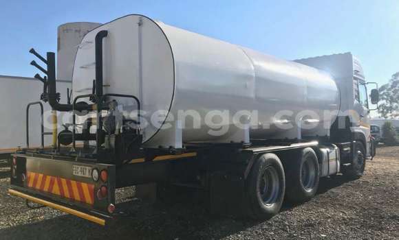 Nunua Ilio tumika Nissan UD White Lori ndani ya Hlatikulu nchini Wilaya ya Shiselweni Nunua Ilio tumika Nissan UD White Lori ndani ya Hlatikulu nchini Wilaya ya Shiselweni