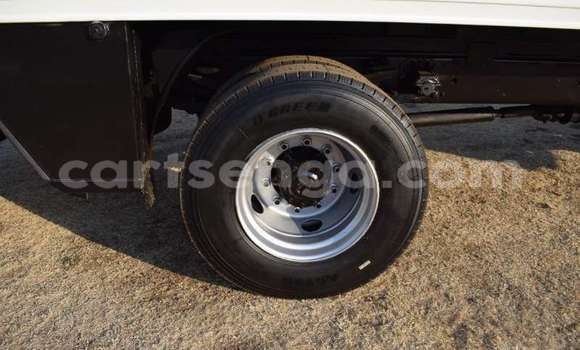 Nunua Ilio tumika Hino 300 Series White Lori ndani ya Ezulwini nchini Hhohho Nunua Ilio tumika Hino 300 Series White Lori ndani ya Ezulwini nchini Hhohho