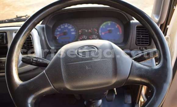 Nunua Ilio tumika Hino 300 Series White Lori ndani ya Ezulwini nchini Hhohho Nunua Ilio tumika Hino 300 Series White Lori ndani ya Ezulwini nchini Hhohho