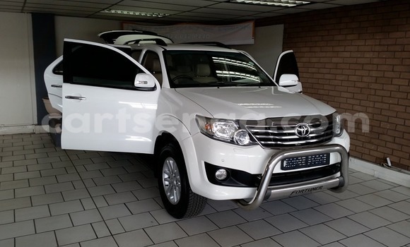 Nunua Ilio tumika Toyota Fortuner White Gari ndani ya Bulembu nchini Hhohho Nunua Ilio tumika Toyota Fortuner White Gari ndani ya Bulembu nchini Hhohho