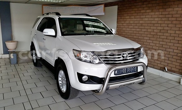 Nunua Ilio tumika Toyota Fortuner White Gari ndani ya Bulembu nchini Hhohho Nunua Ilio tumika Toyota Fortuner White Gari ndani ya Bulembu nchini Hhohho