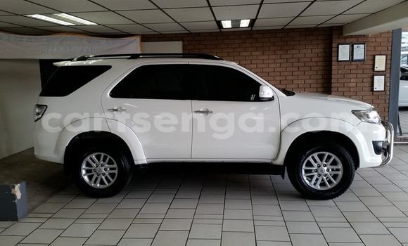 Nunua Ilio tumika Toyota Fortuner White Gari ndani ya Bulembu nchini Hhohho Nunua Ilio tumika Toyota Fortuner White Gari ndani ya Bulembu nchini Hhohho