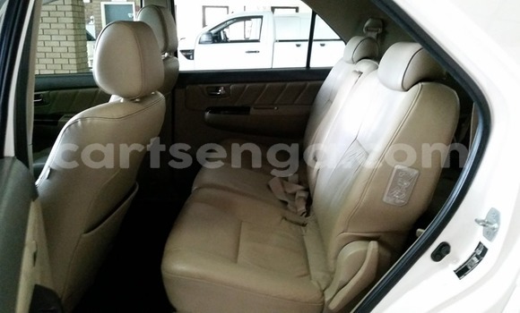 Nunua Ilio tumika Toyota Fortuner White Gari ndani ya Bulembu nchini Hhohho Nunua Ilio tumika Toyota Fortuner White Gari ndani ya Bulembu nchini Hhohho