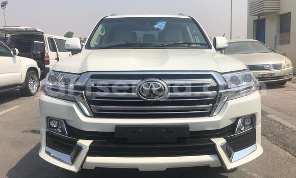 Buy Used Toyota Land Cruiser White Car in Ezulwini in Hhohho Buy Used Toyota Land Cruiser White Car in Ezulwini in Hhohho