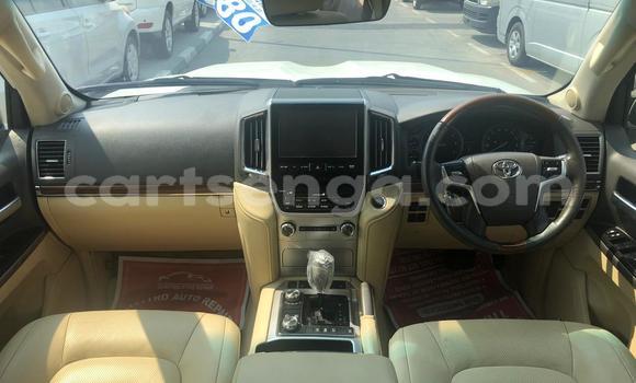 Buy Used Toyota Land Cruiser White Car in Ezulwini in Hhohho Buy Used Toyota Land Cruiser White Car in Ezulwini in Hhohho
