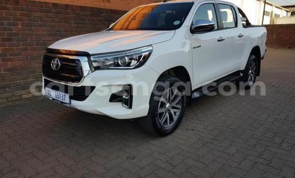 Nunua Ilio tumika Toyota Hilux White Gari ndani ya Manzini nchini Manzini Nunua Ilio tumika Toyota Hilux White Gari ndani ya Manzini nchini Manzini
