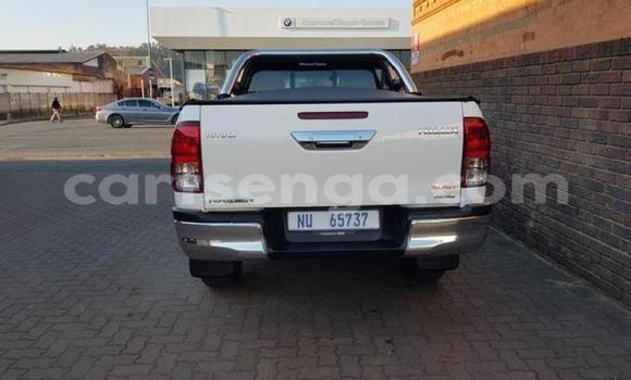 Nunua Ilio tumika Toyota Hilux White Gari ndani ya Manzini nchini Manzini Nunua Ilio tumika Toyota Hilux White Gari ndani ya Manzini nchini Manzini