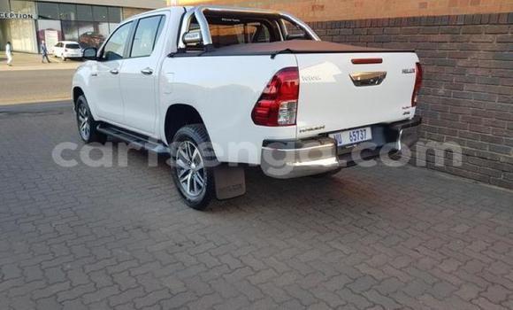 Nunua Ilio tumika Toyota Hilux White Gari ndani ya Manzini nchini Manzini Nunua Ilio tumika Toyota Hilux White Gari ndani ya Manzini nchini Manzini