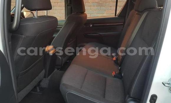 Nunua Ilio tumika Toyota Hilux White Gari ndani ya Manzini nchini Manzini Nunua Ilio tumika Toyota Hilux White Gari ndani ya Manzini nchini Manzini