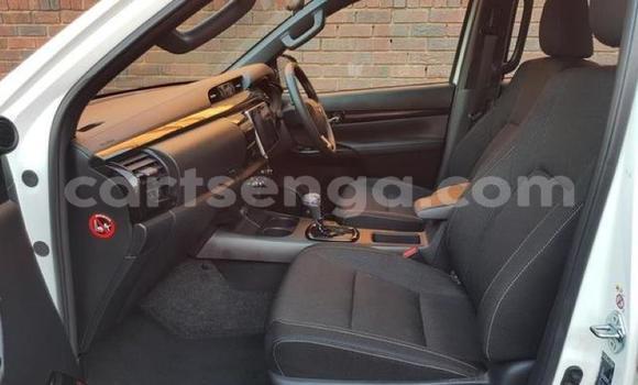 Nunua Ilio tumika Toyota Hilux White Gari ndani ya Manzini nchini Manzini Nunua Ilio tumika Toyota Hilux White Gari ndani ya Manzini nchini Manzini