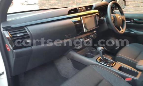 Nunua Ilio tumika Toyota Hilux White Gari ndani ya Manzini nchini Manzini Nunua Ilio tumika Toyota Hilux White Gari ndani ya Manzini nchini Manzini