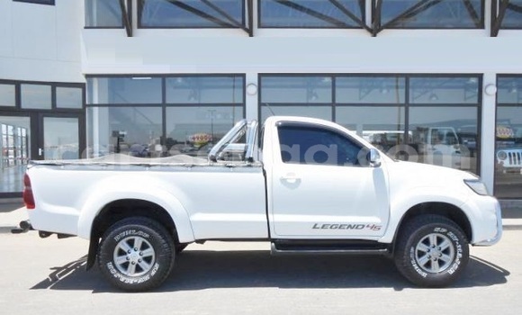 Buy Used Toyota Hilux White Car in Ezulwini in Hhohho Buy Used Toyota Hilux White Car in Ezulwini in Hhohho