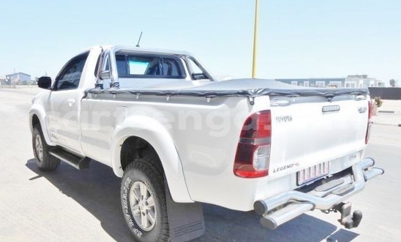Buy Used Toyota Hilux White Car in Ezulwini in Hhohho Buy Used Toyota Hilux White Car in Ezulwini in Hhohho