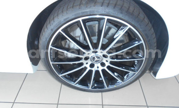 Buy Used Mercedes‒Benz E–Class White Car in Ezulwini in Hhohho Buy Used Mercedes‒Benz E–Class White Car in Ezulwini in Hhohho