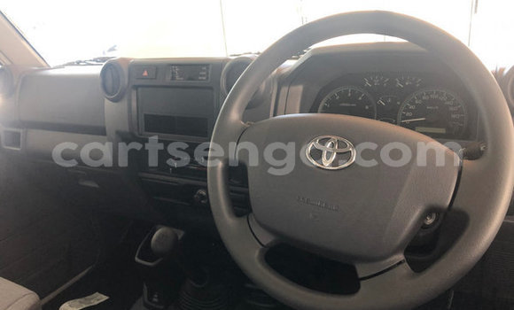 Buy Used Toyota Land Cruiser White Car in Ezulwini in Hhohho Buy Used Toyota Land Cruiser White Car in Ezulwini in Hhohho