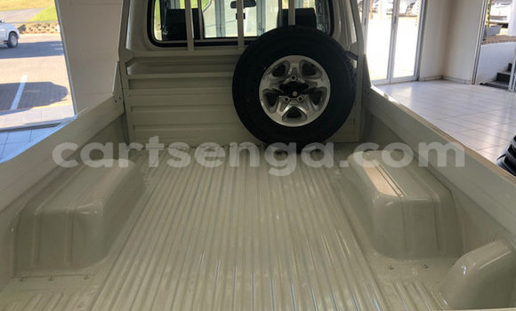 Buy Used Toyota Land Cruiser White Car in Ezulwini in Hhohho Buy Used Toyota Land Cruiser White Car in Ezulwini in Hhohho