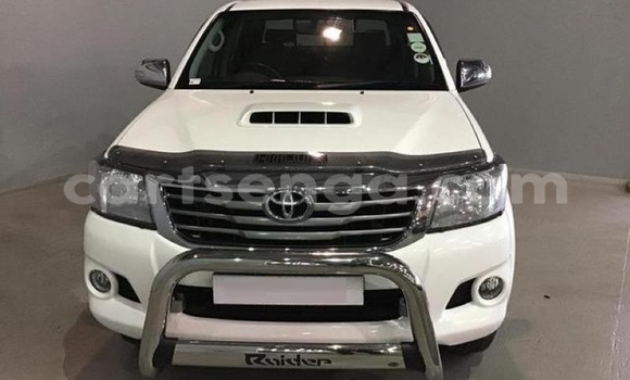 Buy Used Toyota Hilux White Car in Ezulwini in Hhohho Buy Used Toyota Hilux White Car in Ezulwini in Hhohho