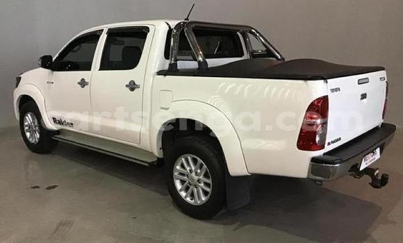 Buy Used Toyota Hilux White Car in Ezulwini in Hhohho Buy Used Toyota Hilux White Car in Ezulwini in Hhohho