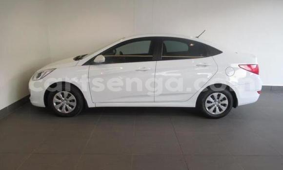 Acheter Occasion Voiture Hyundai Accent Blanc à Hlatikulu, Shiselweni District Acheter Occasion Voiture Hyundai Accent Blanc à Hlatikulu, Shiselweni District