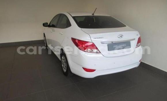 Acheter Occasion Voiture Hyundai Accent Blanc à Hlatikulu, Shiselweni District Acheter Occasion Voiture Hyundai Accent Blanc à Hlatikulu, Shiselweni District