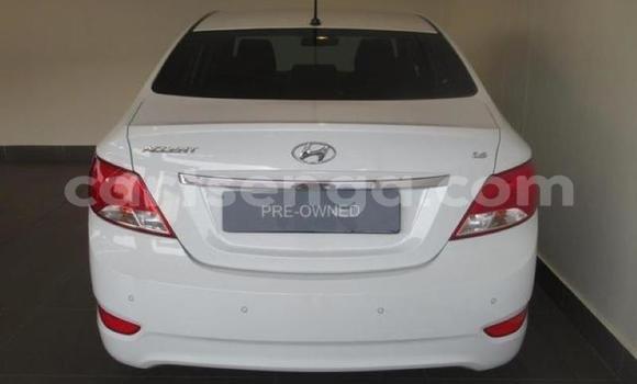 Acheter Occasion Voiture Hyundai Accent Blanc à Hlatikulu, Shiselweni District Acheter Occasion Voiture Hyundai Accent Blanc à Hlatikulu, Shiselweni District