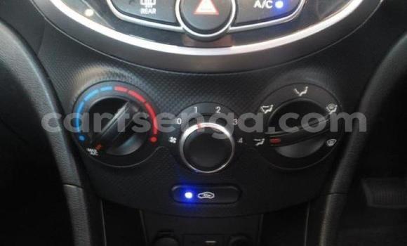 Acheter Occasion Voiture Hyundai Accent Blanc à Hlatikulu, Shiselweni District Acheter Occasion Voiture Hyundai Accent Blanc à Hlatikulu, Shiselweni District