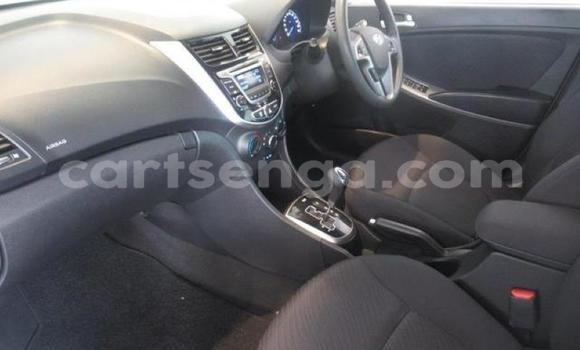 Acheter Occasion Voiture Hyundai Accent Blanc à Hlatikulu, Shiselweni District Acheter Occasion Voiture Hyundai Accent Blanc à Hlatikulu, Shiselweni District