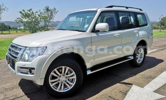 Nunua Ilio tumika Mitsubishi Pajero White Gari ndani ya Manzini nchini Manzini Nunua Ilio tumika Mitsubishi Pajero White Gari ndani ya Manzini nchini Manzini