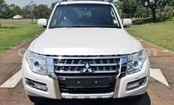 Nunua Ilio tumika Mitsubishi Pajero White Gari ndani ya Manzini nchini Manzini Nunua Ilio tumika Mitsubishi Pajero White Gari ndani ya Manzini nchini Manzini