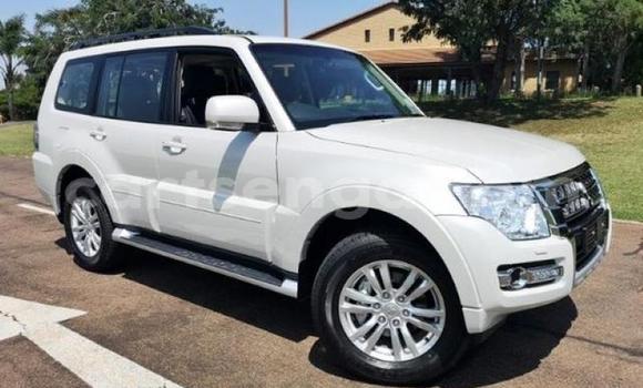 Nunua Ilio tumika Mitsubishi Pajero White Gari ndani ya Manzini nchini Manzini Nunua Ilio tumika Mitsubishi Pajero White Gari ndani ya Manzini nchini Manzini