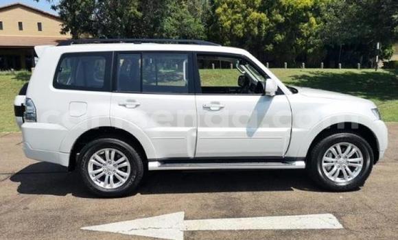 Nunua Ilio tumika Mitsubishi Pajero White Gari ndani ya Manzini nchini Manzini Nunua Ilio tumika Mitsubishi Pajero White Gari ndani ya Manzini nchini Manzini